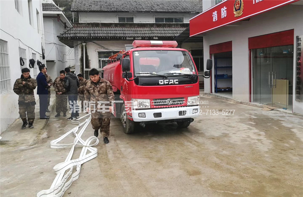 東風(fēng)5噸消防灑水車操作演練 東風(fēng)5噸消防灑水車操作演練