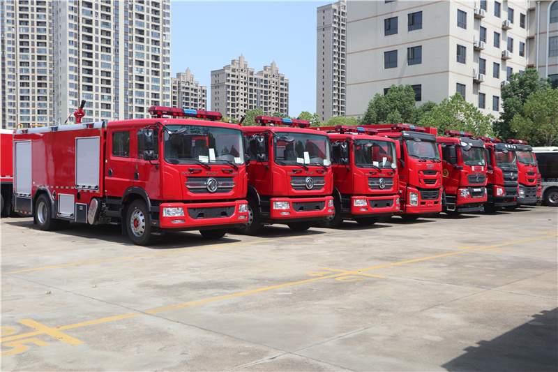泡沫消防車(chē) 泡沫消防車(chē)